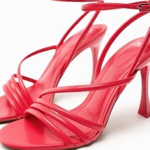 ZARA Woman Sandals with rolled thin straps. Rounded toe. Buckle strap 40/9US